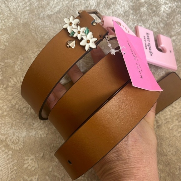 Brand New Kate Spade Genuine Leather Daisy Loop Belt  display picture 2